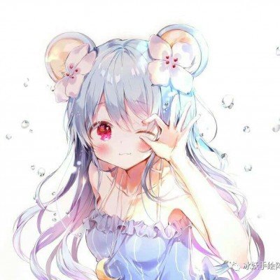 女子疑患脚气光脚试鞋留白色碎屑